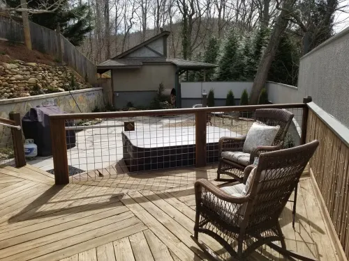 Romantic , 5 miles to downtown Asheville, Private, Hot Tub, Fireplace, Fenced