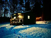 Serene lakeside oasis - fast WiFi 1.5 hrs from NYC, fire-pit & nature all around