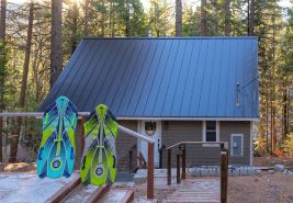 Modern-Chic Cabin in Mineral ~ 10 Miles to Lassen Visitor Center ~ EV ~  Pets!