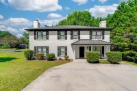 The Retreat by SouthPark- Spacious 3-Bedroom Near Shopping & Dining in SouthPark Hotels near The Arboretum Shopping Center
