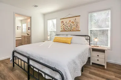 Galloway Getaway 3/2, Pet Friendly. Boat Parking Available! 5 Mins to Beach!!