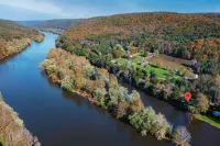 Riverfront Cabin ★ Views ★ Quiet ★ Fishing ★ Kayak