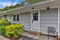 Fall Getaway Condo in Dennis Village. Walk to Treats