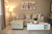 Frontier Traveler Stay - Homestays