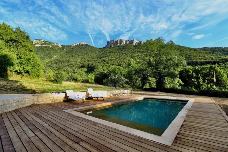 Maison de Campagne au Pied du Vercors Отели в г. Пейрю