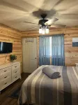 Private cabin that sits on fenced in one acre lotDog friendly)