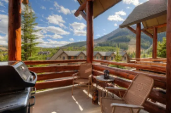 Ski in/out =more ski time ~Private HotTub ~Amazing Views ~at SaddleRidge A2