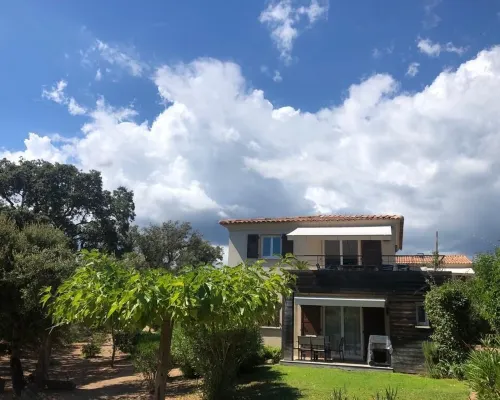 Apartment in residence with swimming pool, janitor, 7 minutes walk from the beach Hotels in Zonza