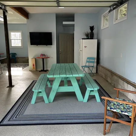 Spacious Home Close to the Beach and Bay - 5 bedroom w/Separate In-Law Suite!