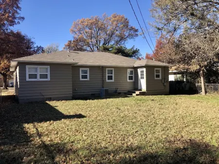 Cozy 2BR Lincoln House