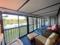 On Locke - Family lake house with pvt beach, dock