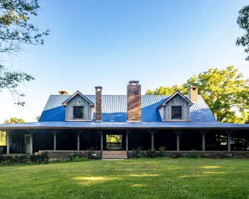 Tranquil retreat on 16 acres sleeps 10 guests. Hotels in Izard County
