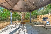 Lux Couples Retreat: Hot Tub & Sleep Number Bed