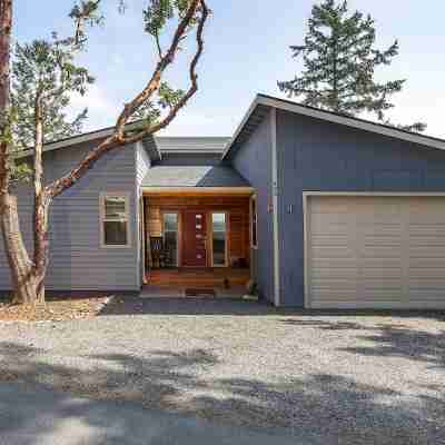 Waterview 3 Bedroom home in town, walk to town amenities, airport & hospital. Hotel Exterior