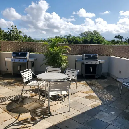 Private Cozy Studio walking distance to beaches, shops, restaurants and bars