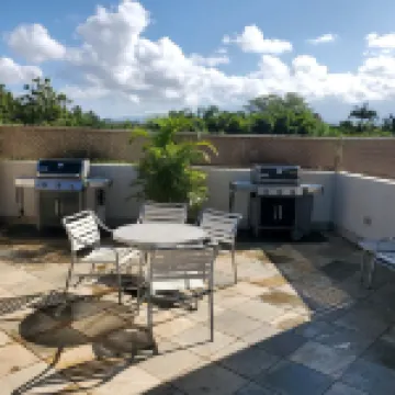 Private Cozy Studio walking distance to beaches, shops, restaurants and bars