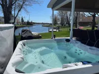 *Hot Tub*Dock*Waterfront*Family Getaway* Updated Houghton Lake Home