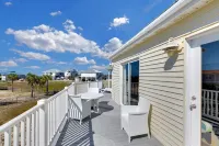 100 Steps to the Gulf -Soaring Ceilings, Beams, Contemp, Free Lighthouse Passes