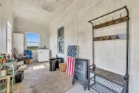 Peaceful & Charming Farmhouse;Firepit;Near Weston, St.Joe & Atchison ;Sleeps 10 - 3-Star