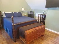 Room on river with sunset views and private beach! Hotels in Middlesex County