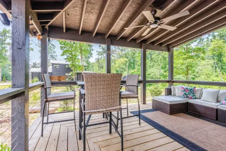 Lulu's Place - A Lakeside Tiny Home in Tennessee