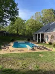 4 bedroom, 3 full baths, Inground pool College Hill