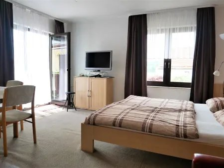 Holidayflat with balcony, seperate entrance, near Thuringian Forest Отели в г. Флох-Зелигенталь