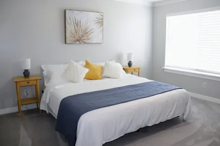 Recently Renovated, great location, close to freeway, lakes, slopes, and more.