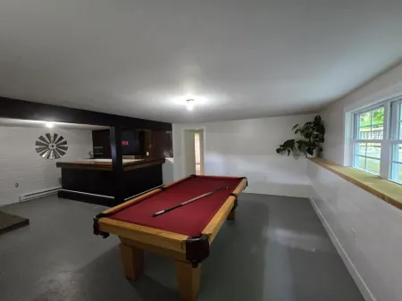 Relax with family or friends at this quiet & clean country 3 bedroom home