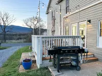 Family Friendly w/ Mountain Views, Hot Tub, Fire Pit, 4 mins to Luray Caverns