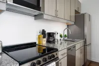 Luxury Studio in Prime Location l Private Balcony!