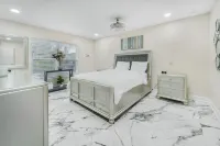 Resort Style Home 5 min. from shopping and restaurants, 10 min. to local beaches Hotels near ALDI