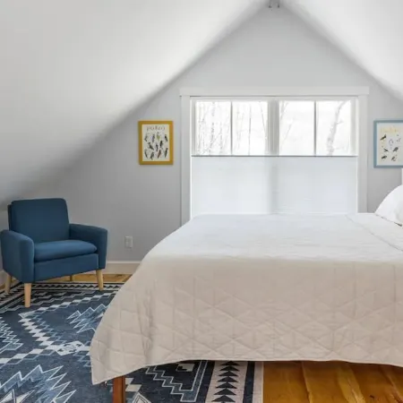 4-minutes to Sugarbush, steps to Warren Village!