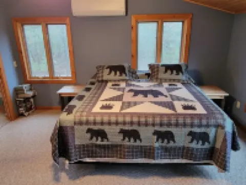 Lazy Bear Lodge family- friendly cabin near Lake Arbutus & Hatfield デューハーストのホテル