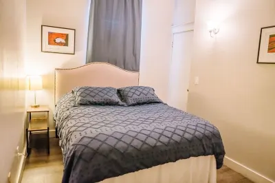 Classy downtown condo