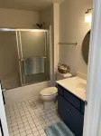 Comfy modern condo, right on Lake Michigan.  Perfect couples getaway! No aircon