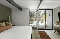 Eichler Orange - Mid Century Modern Boulderdash Indoor Rock Climbing 주변 호텔