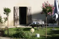 Charm and comfort on the outskirts of town, close to hiking trails.