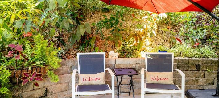 Rivendell Oasis-Peaceful garden setting with private hot tub close to waterfalls ヒロのホテル