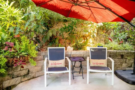 Rivendell Oasis-Peaceful garden setting with private hot tub close to waterfalls