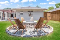 Cowboy pool, BBQ, pool table, firepit, fiber internet, WFH Hotels near Ken Good Park