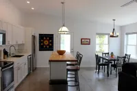 Historic Carbondale Schoolhouse/Luxury Apartment