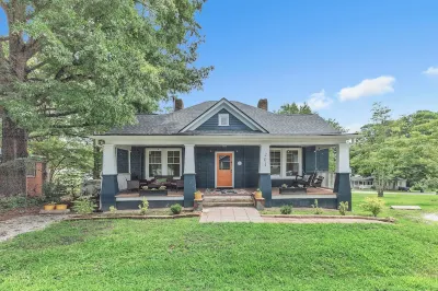4 BRs / 3 Full Baths - Stroll to Coffee, Bakery, Wine Bar - Downtown Garner Hotels near Cabela's