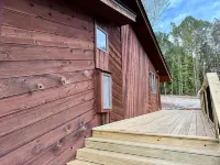 Cozy 2br Bear Den Cabin in Campobello SC, on the upcoming Saluda Grade Trail.