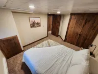 Gorgeous 5 bed Remodel near Downtown Hudson for Groups! Hotels in Hudson