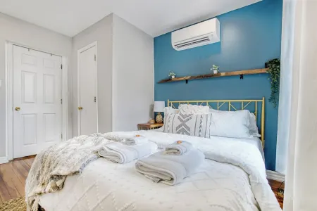 Cozy, dog-friendly, downtown