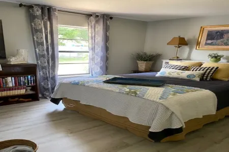 European meets Southern Charm in this 3 Bedroom Get Away in Mount Dora Отели рядом с достопримечательностью «Walmart Garden Center»