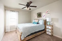 5 ⭐️ Clean & Quiet Barstow Retreat