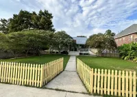 Lakefront Home on False River! Private Dock with 2 Story Pier & Huge Porch! Hotel dekat Parlange Plantation