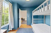 The Blueberry House - Spacious, Family & Pet-Friendly Retreat near Sebago Lake - balcony